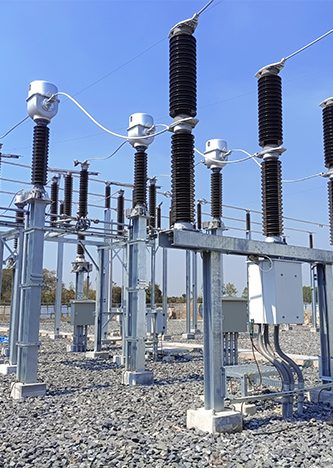 High voltage wire circuit pole